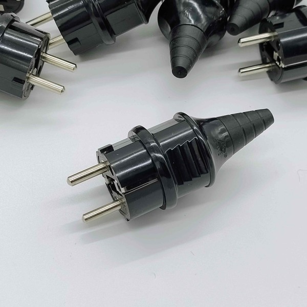 Вилка електрична 16A 250V чорна